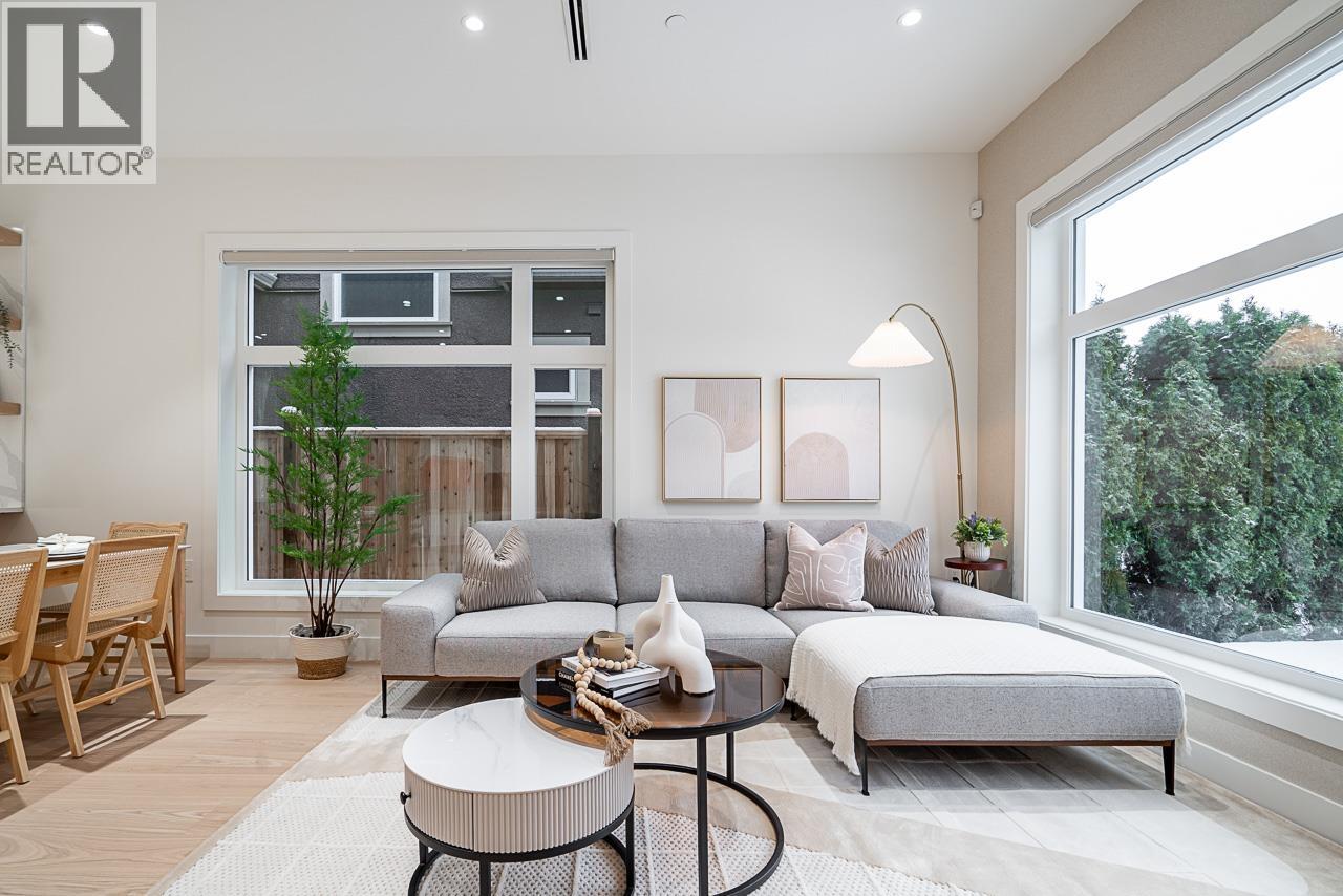 2833 OLIVER CRESCENT