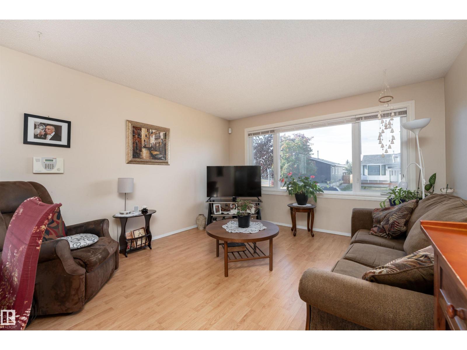 4906 31 AV NW