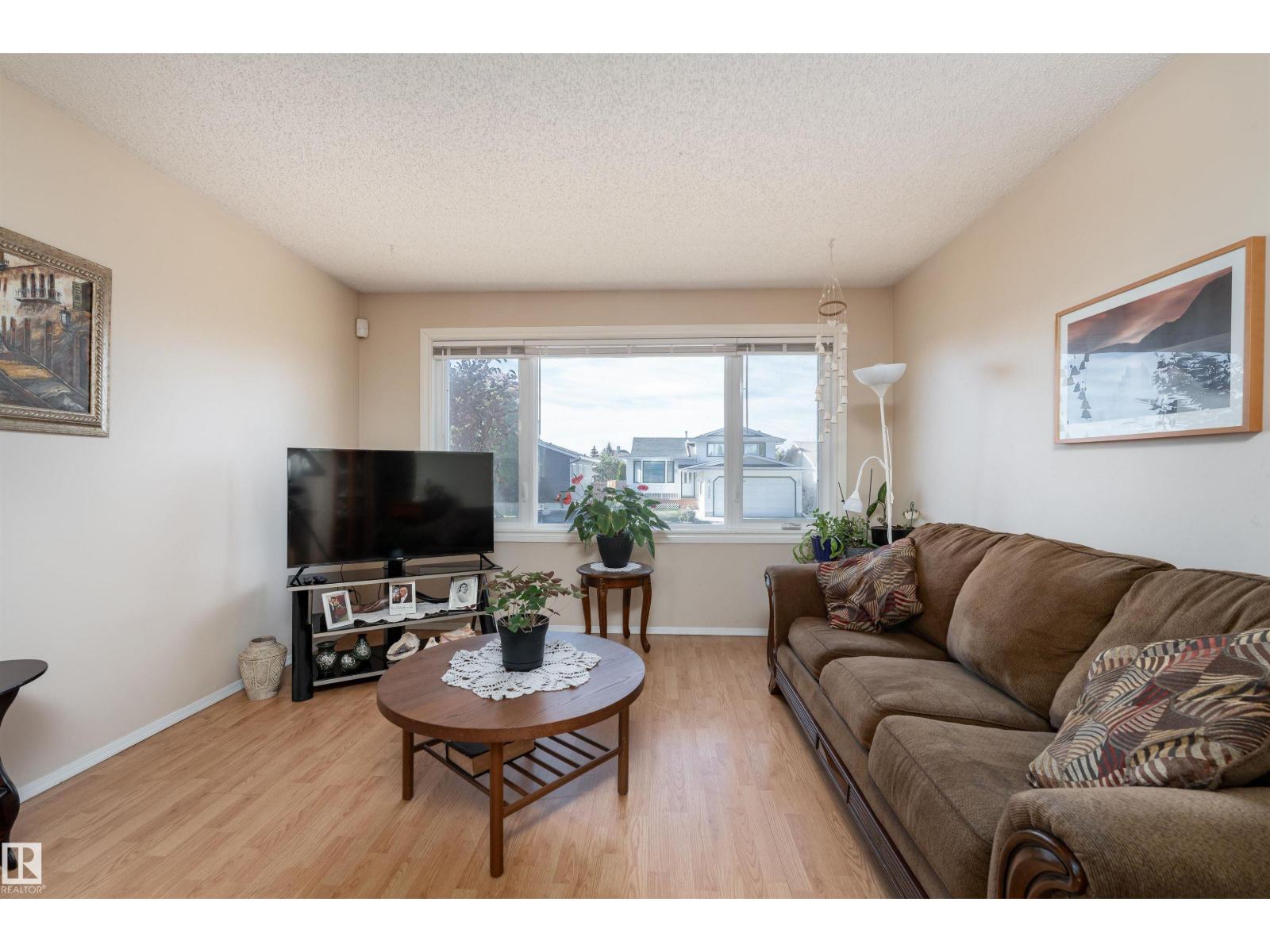 4906 31 AV NW