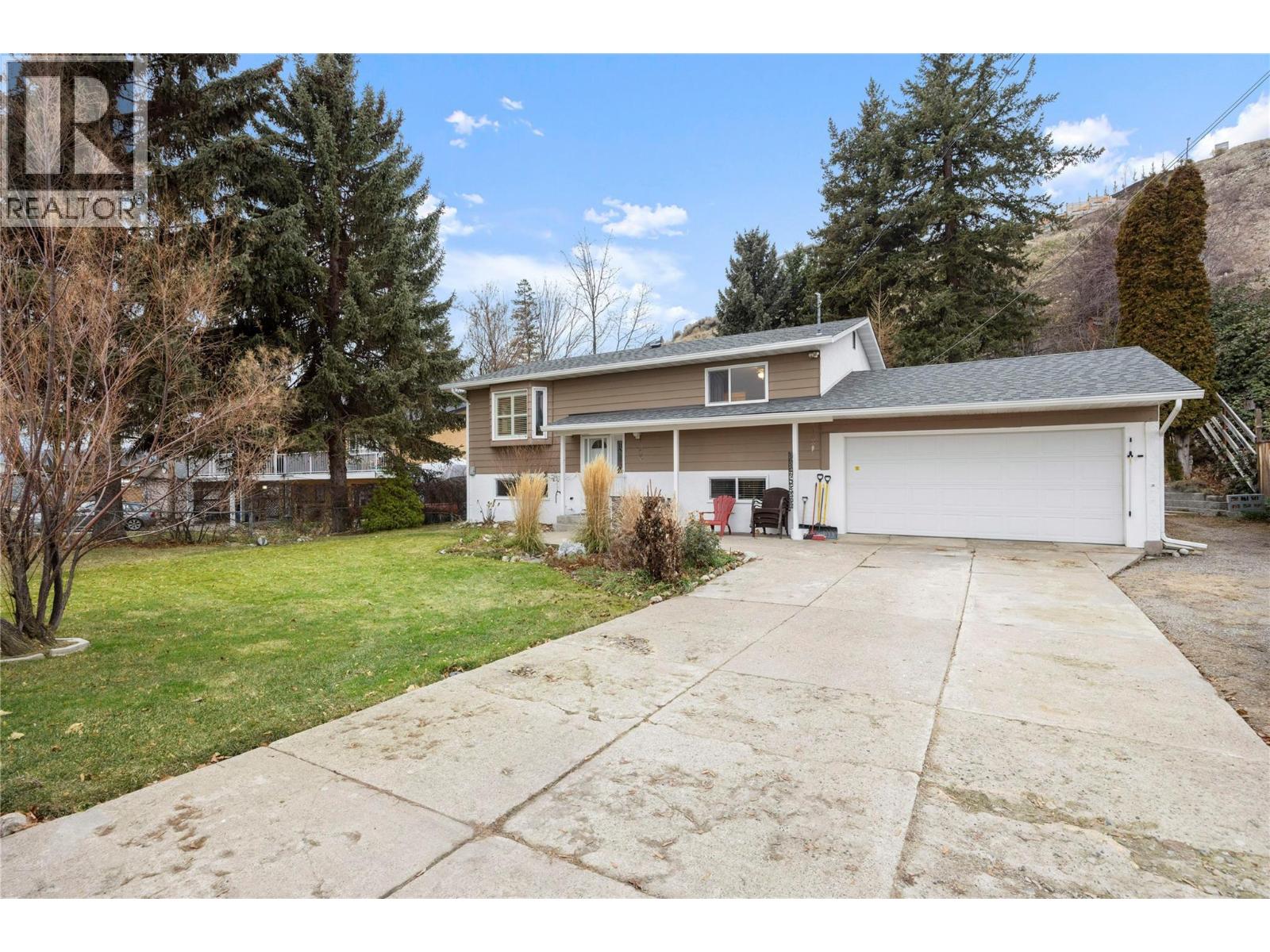 5882 Victoria Street