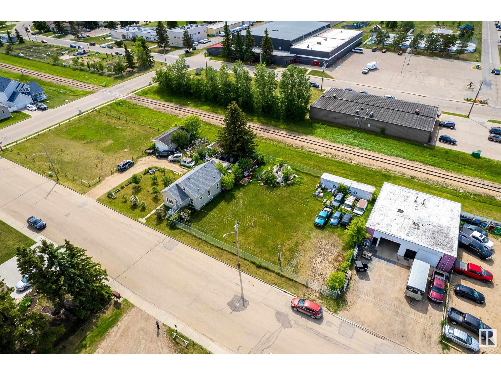 9916 103 ST
