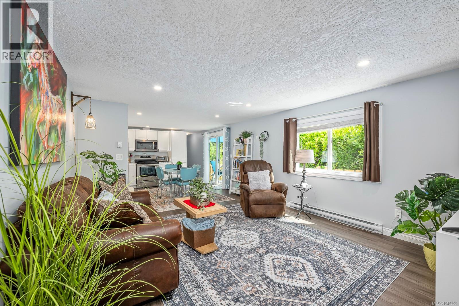2140 Stadacona Dr