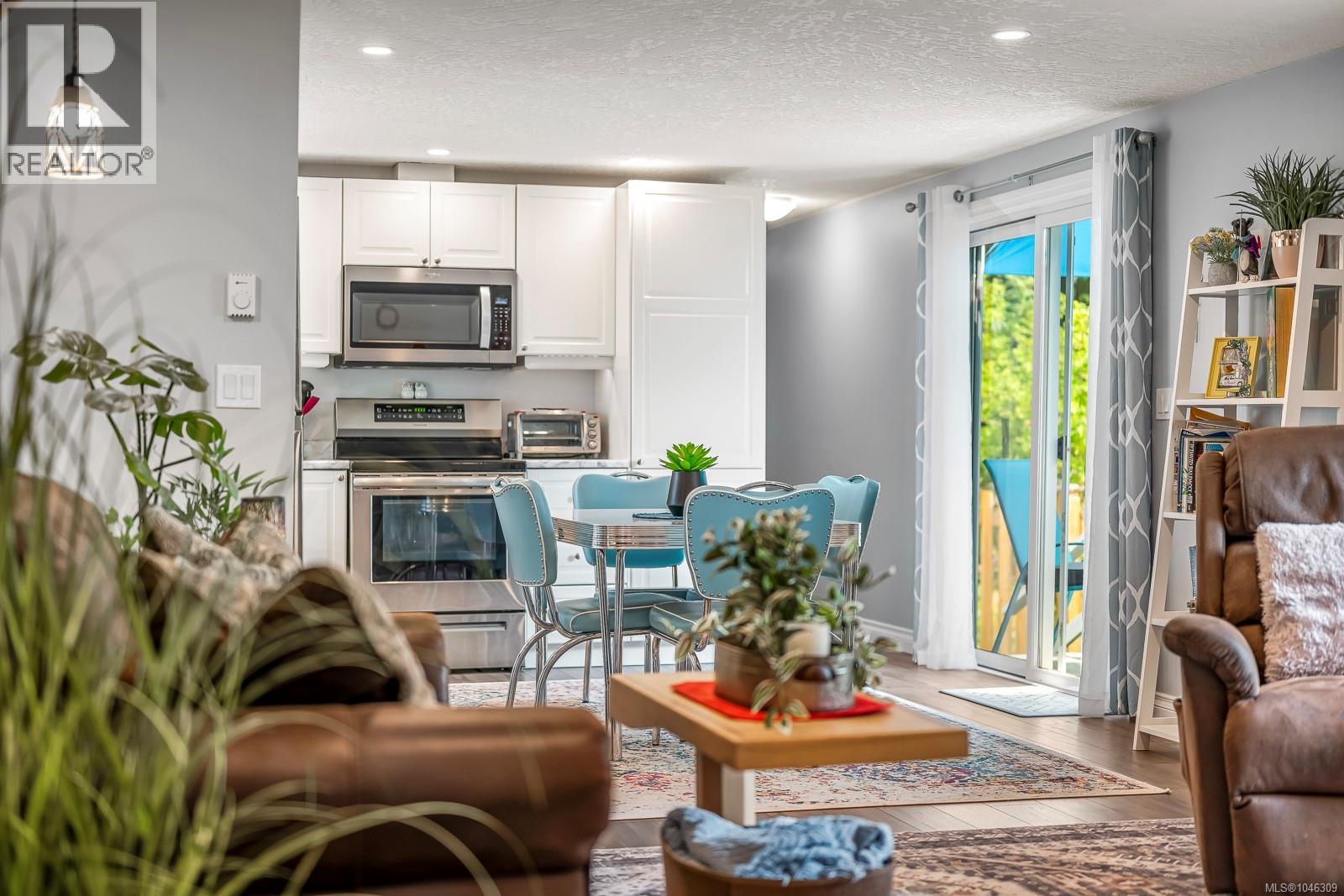 2140 Stadacona Dr
