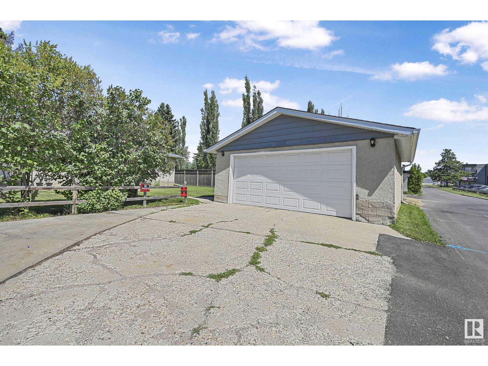 7111 150 AV NW