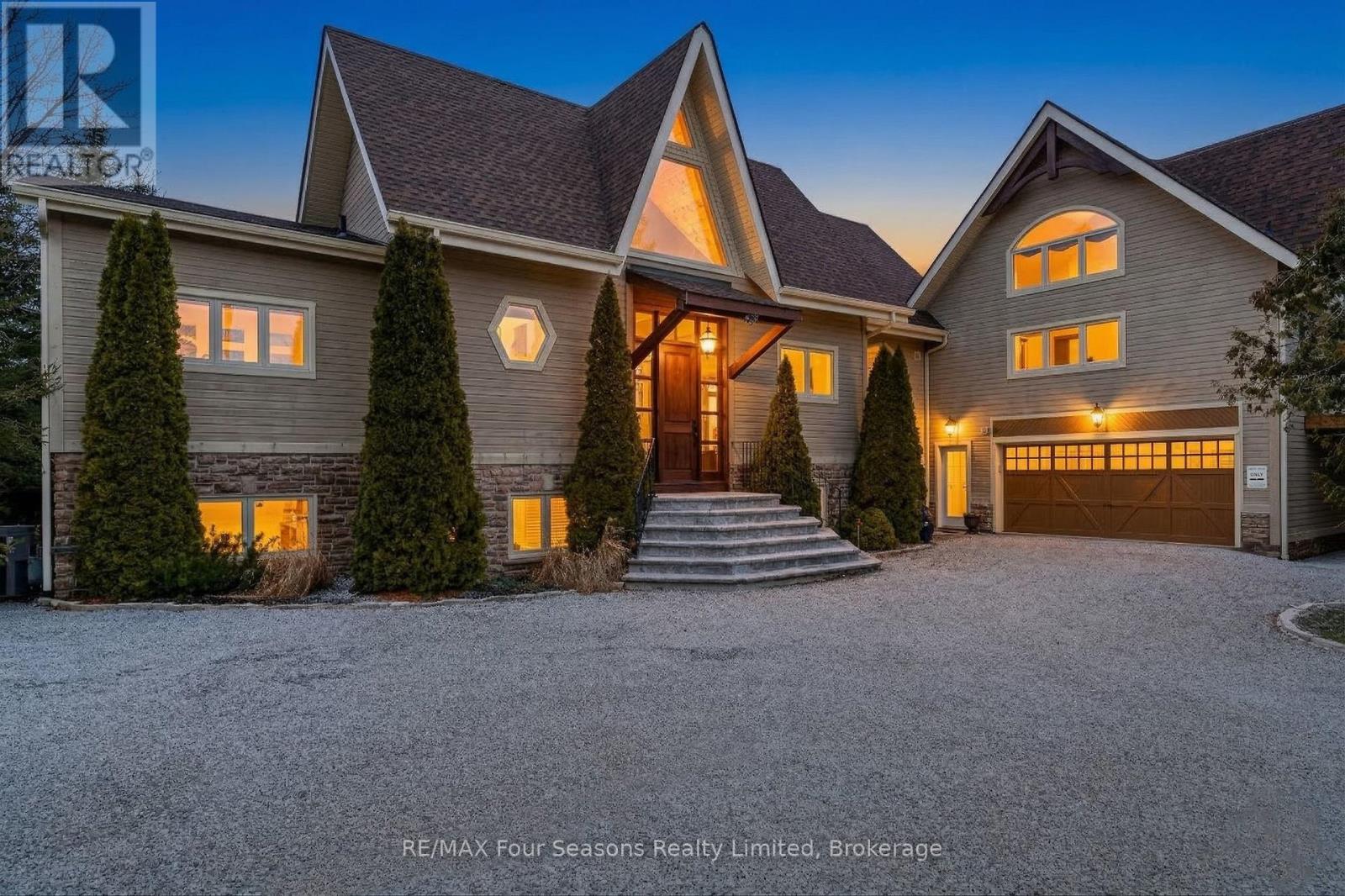 147 LAKESHORE ROAD E