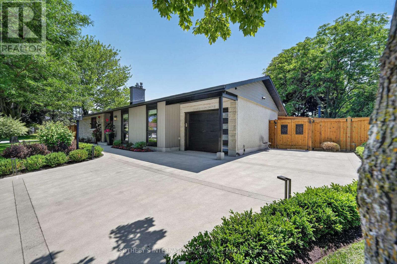 2 PARKGLEN DRIVE