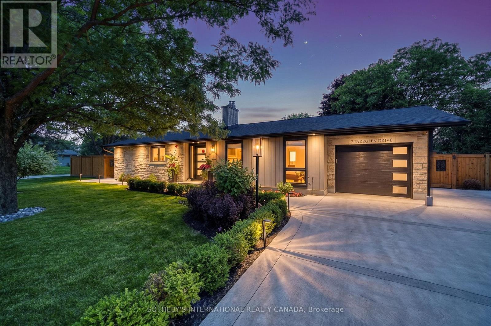 2 PARKGLEN DRIVE