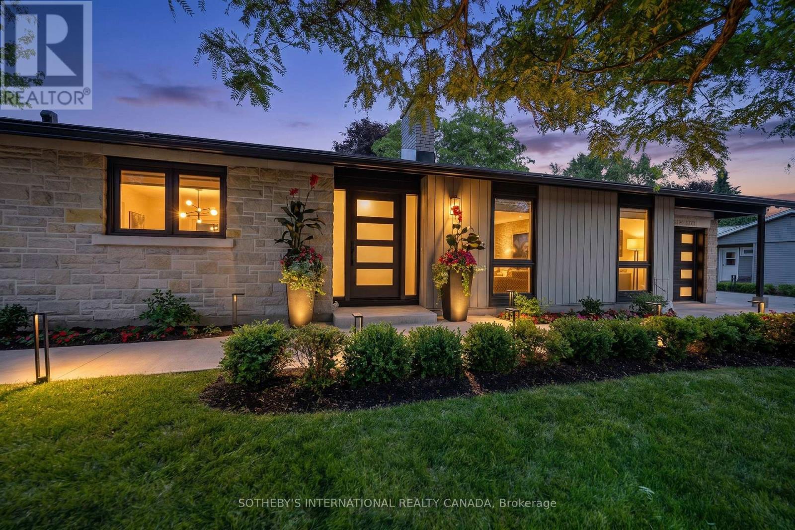 2 PARKGLEN DRIVE