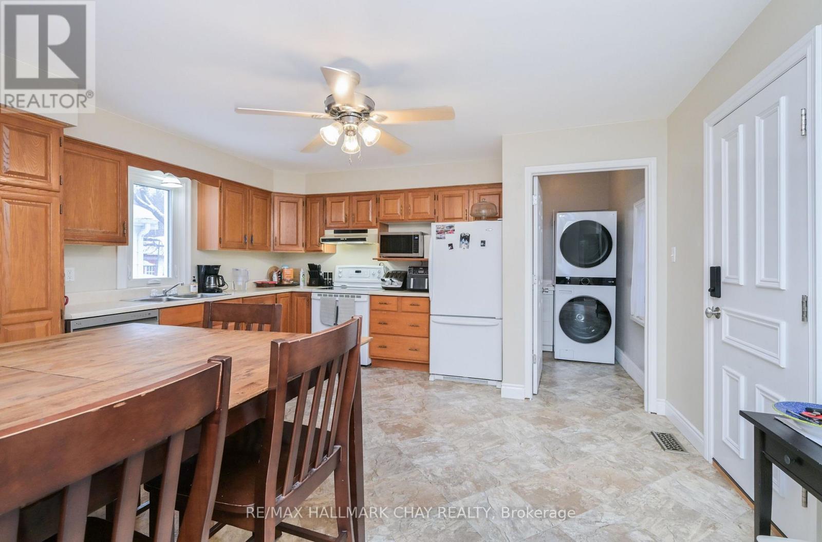 48 CAROLINE STREET W