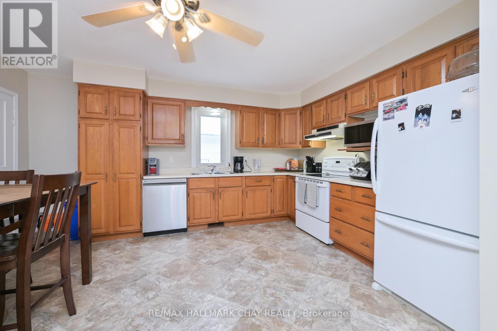 48 CAROLINE STREET W