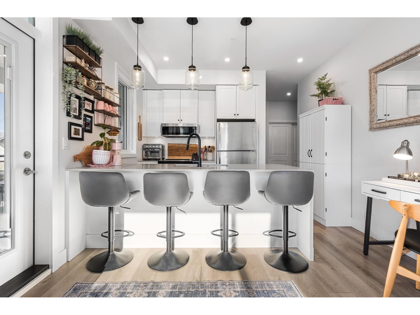 203 6045 CHILLIWACK RIVER ROAD|Sardis South