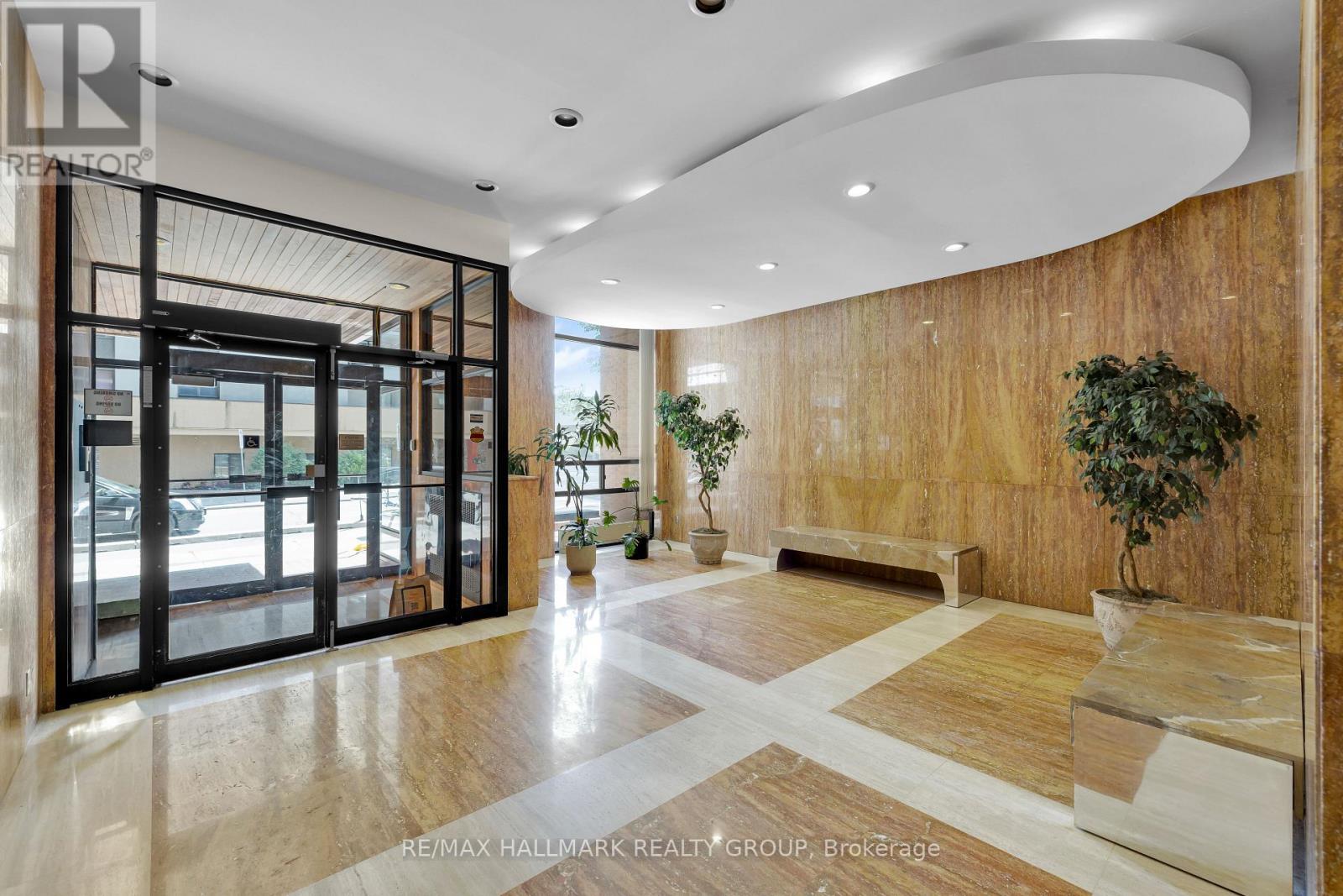 104 - 475 LAURIER AVENUE W