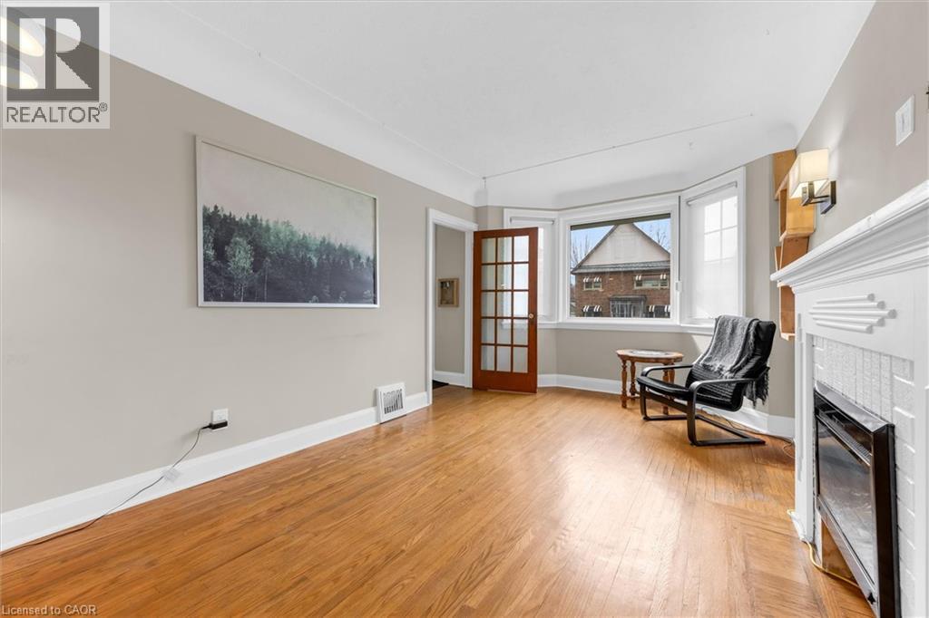 121 CAMERON Avenue S