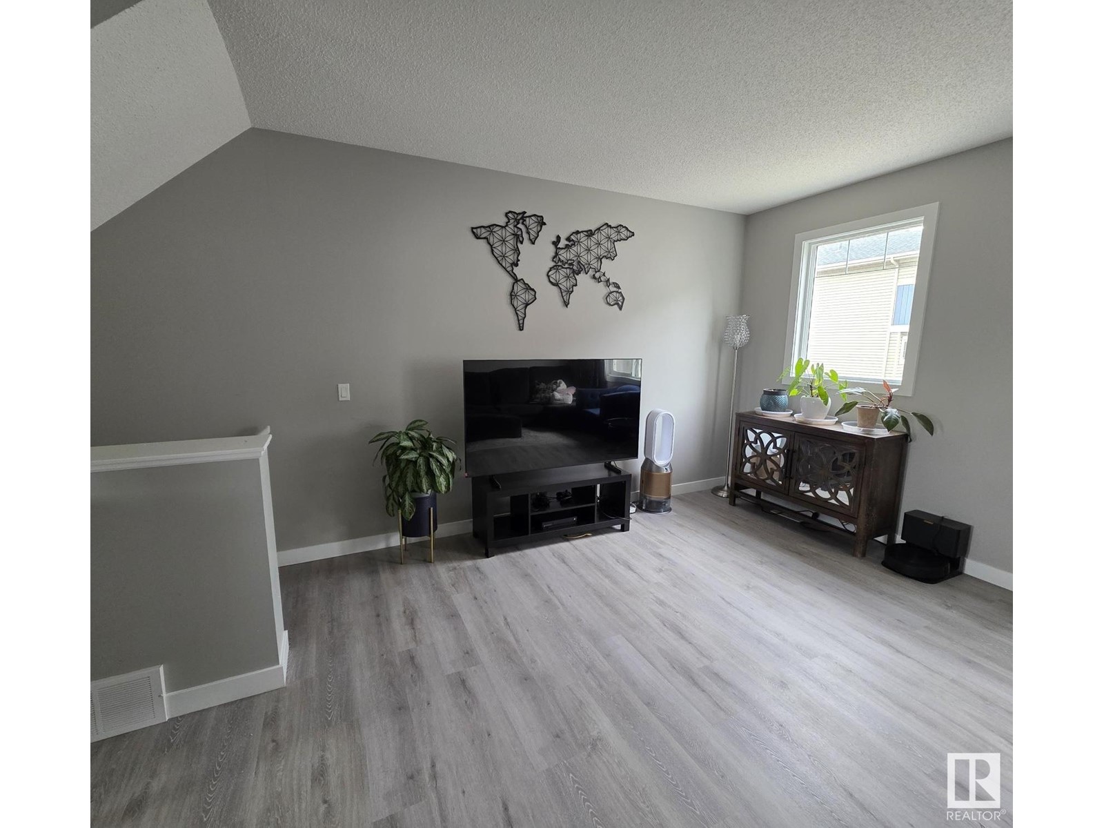 #18 13139 205 ST NW