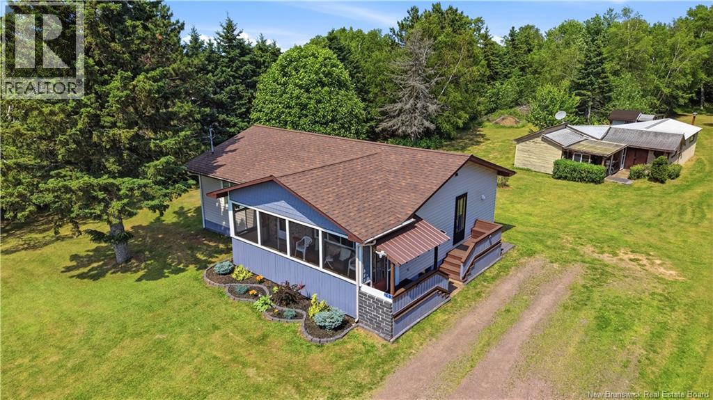 283 Robichaud - Photo 2