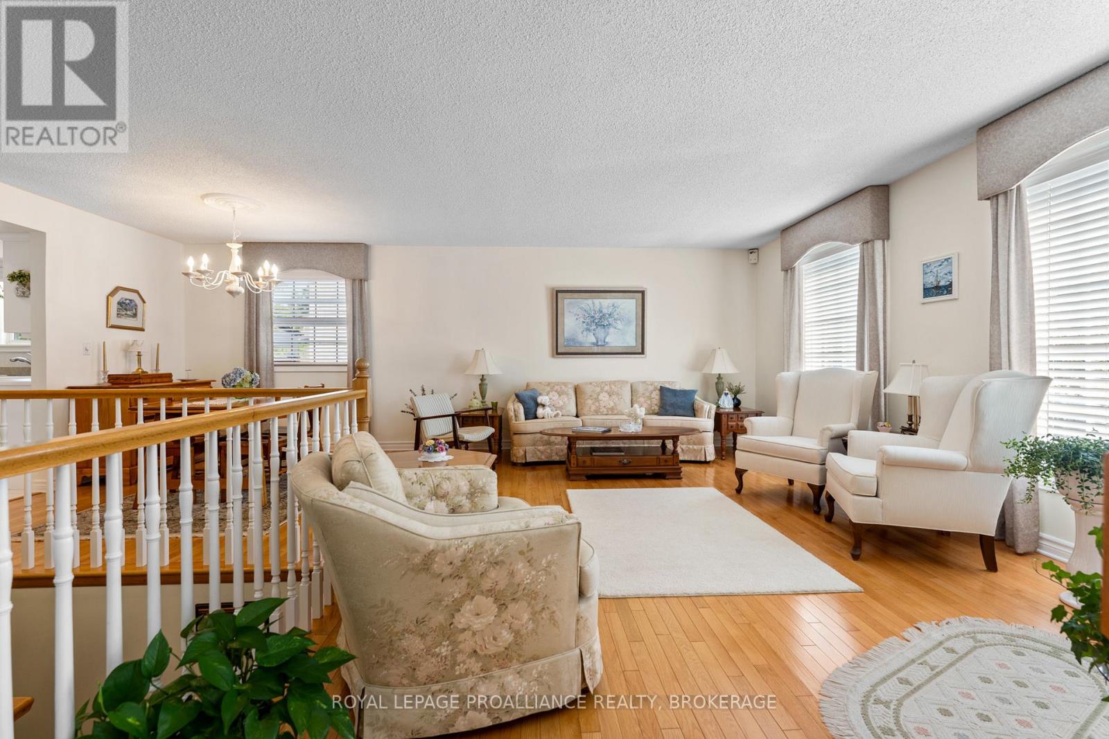 965 AMBLESIDE CRESCENT