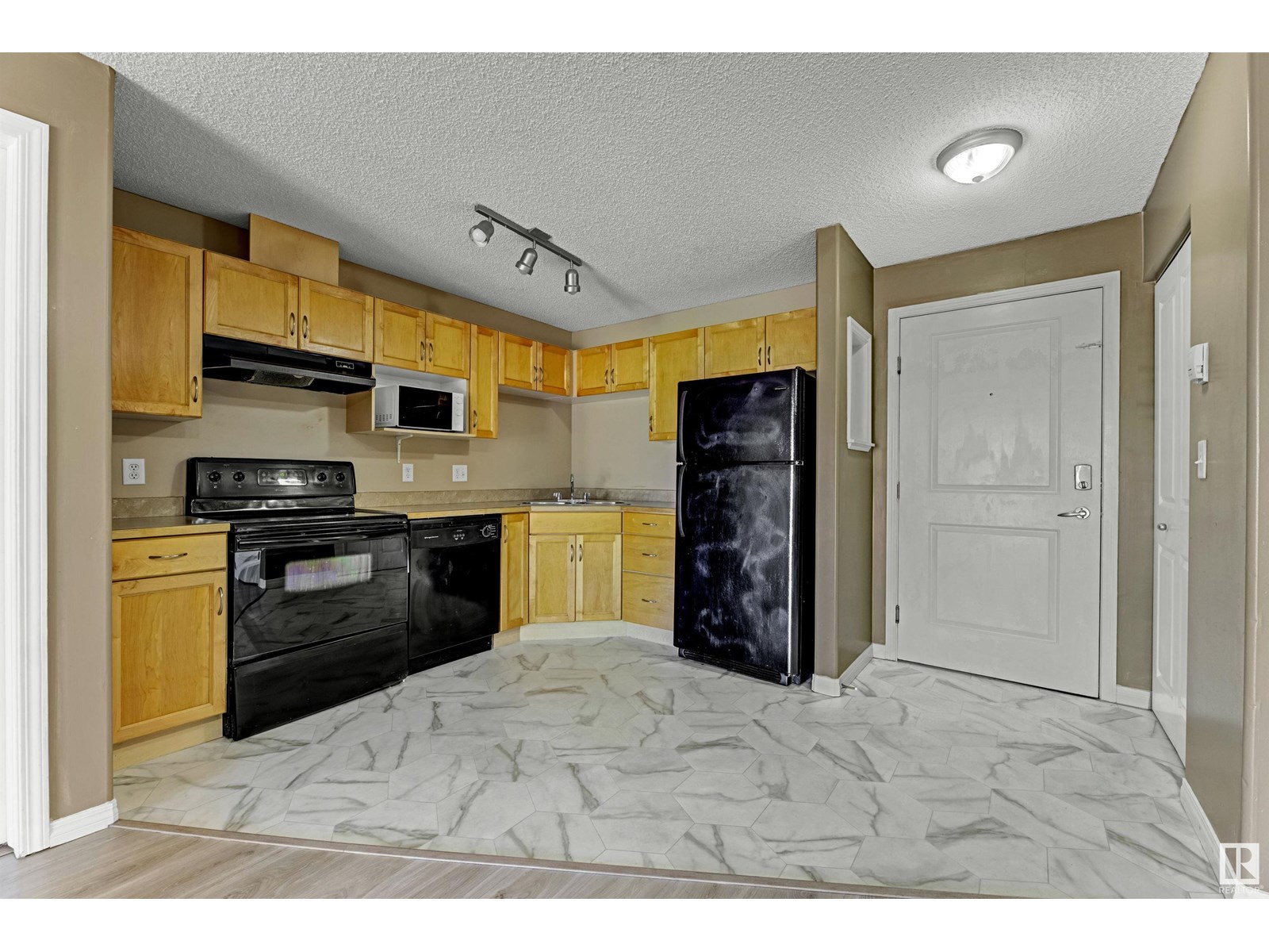 #211 245 EDWARDS DR SW SW