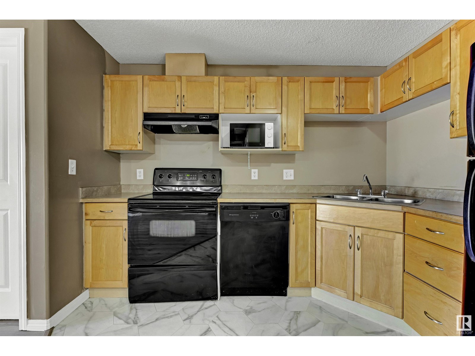 #211 245 EDWARDS DR SW SW