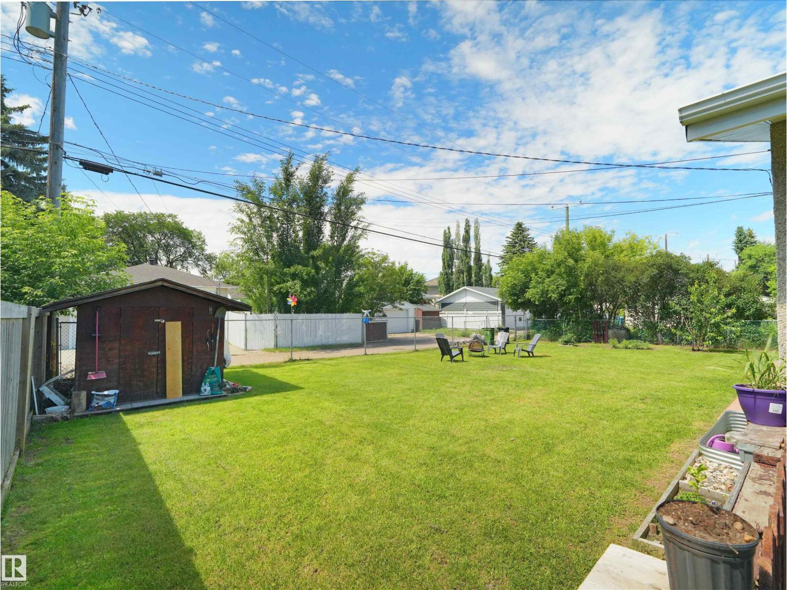 9256 75 ST NW