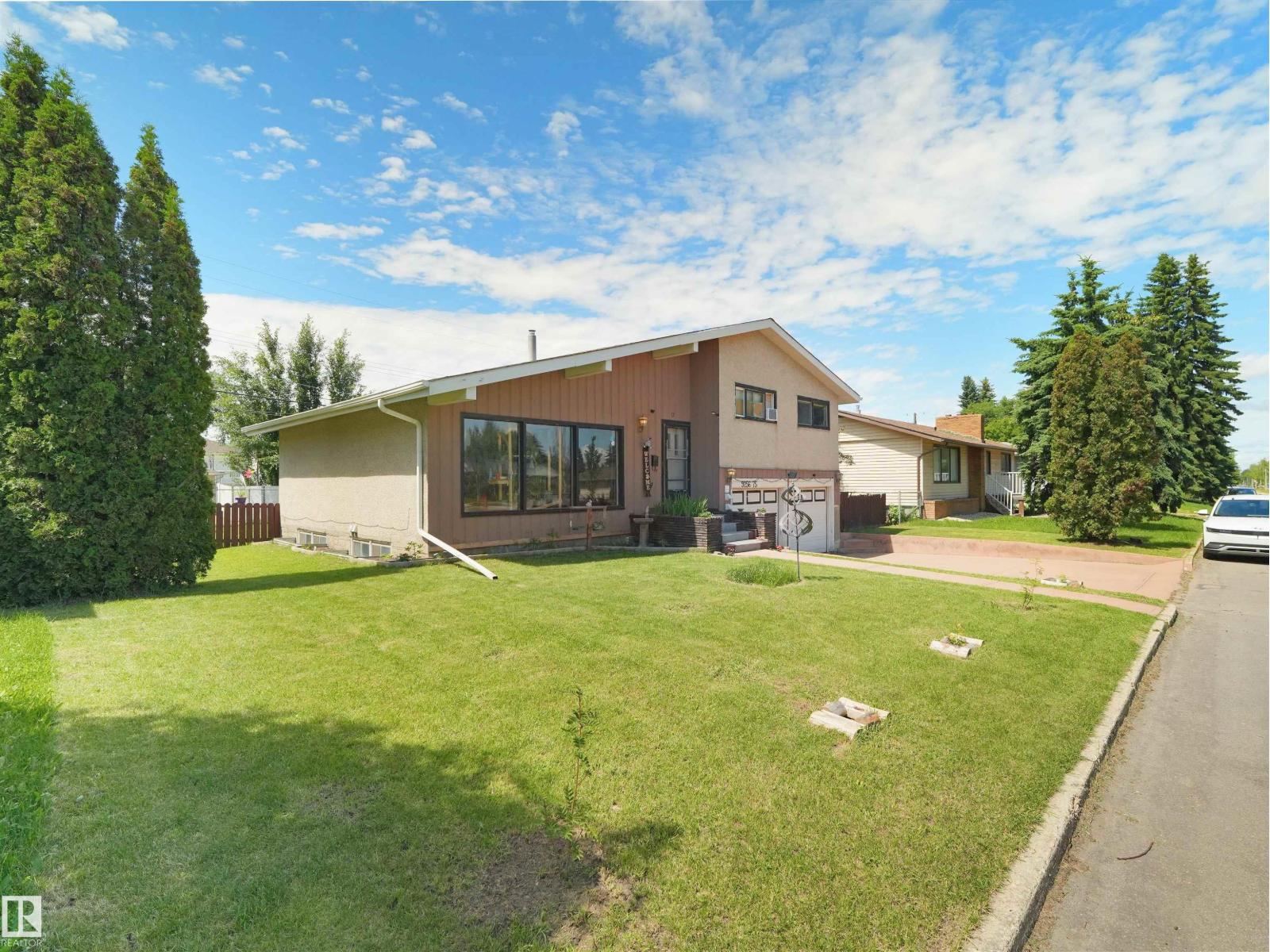 9256 75 ST NW