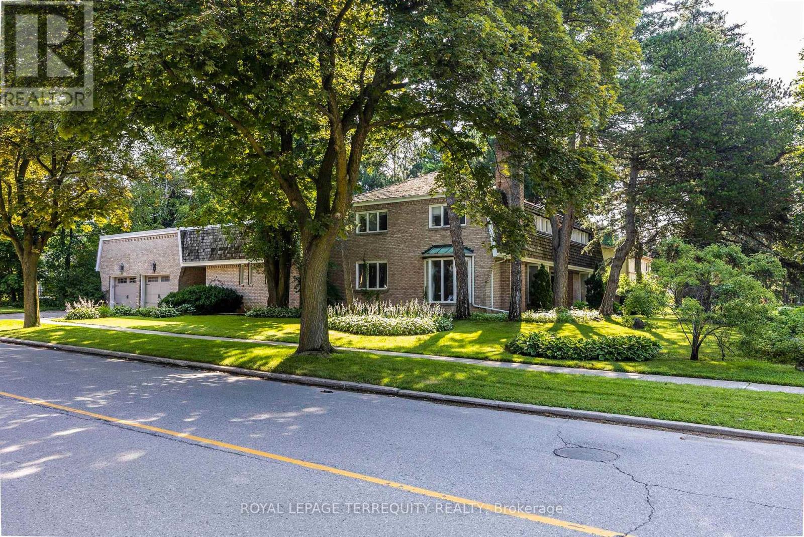 2 CHIEFTAIN CRESCENT