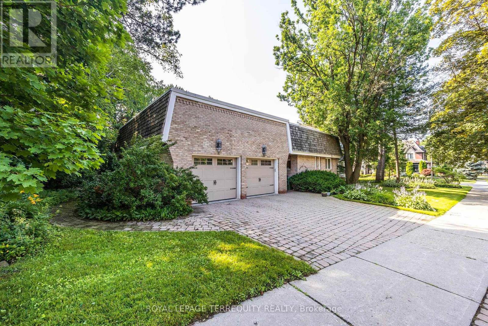 2 CHIEFTAIN CRESCENT