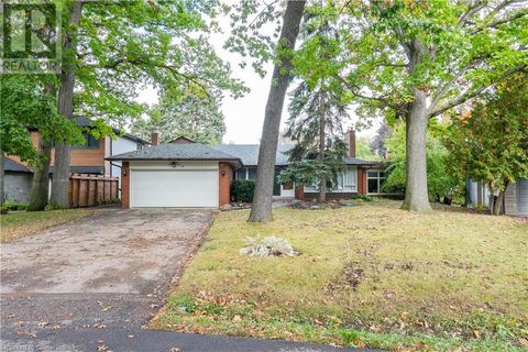 39 FARNINGHAM Crescent Toronto ON M9B3B4