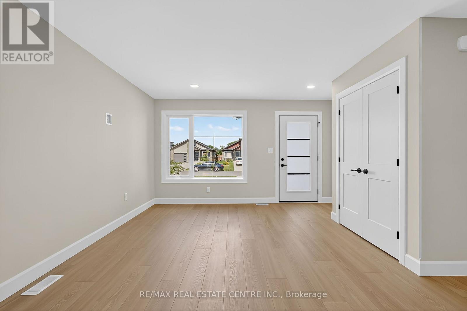 93 MOONSTONE CRESCENT