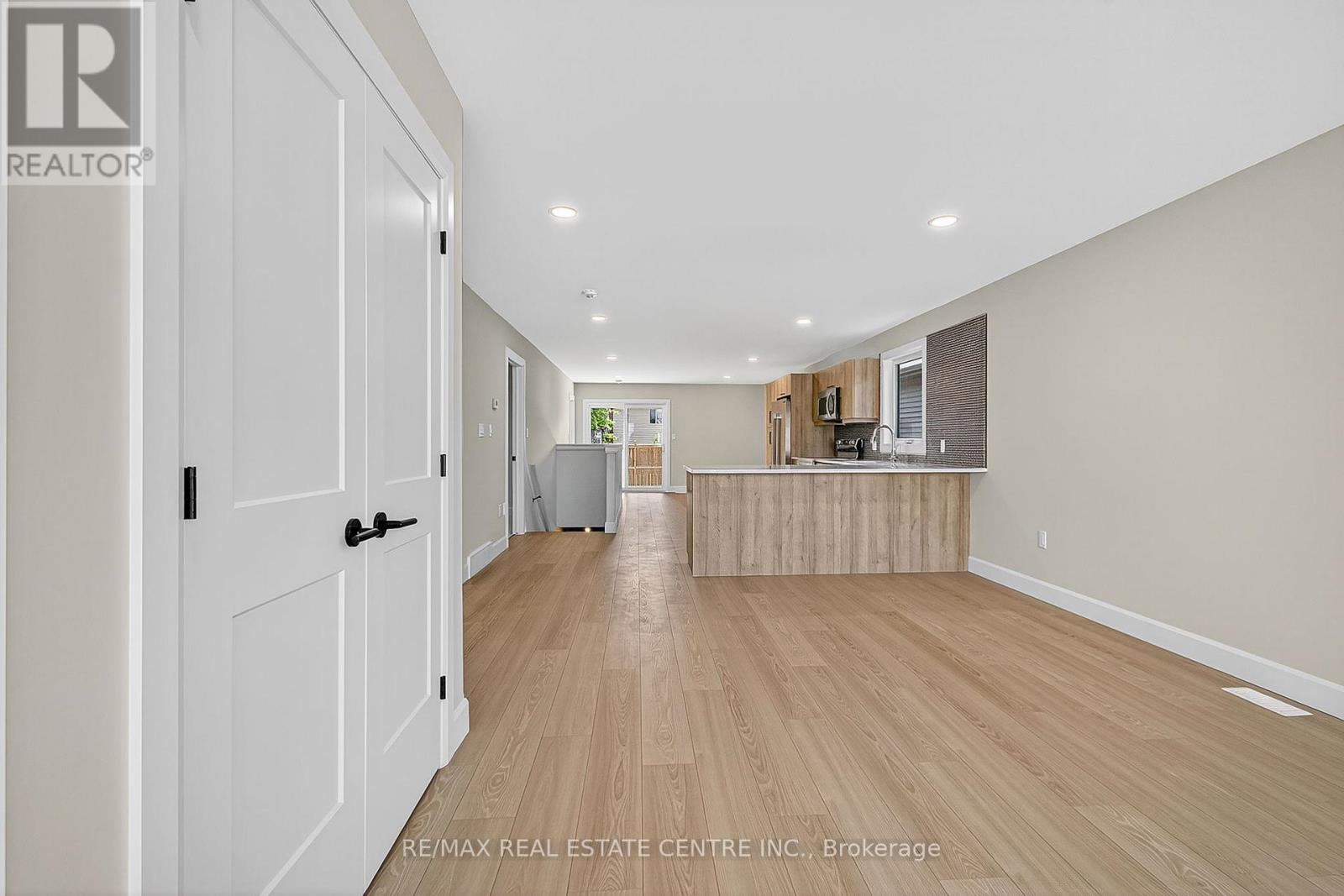 93 MOONSTONE CRESCENT