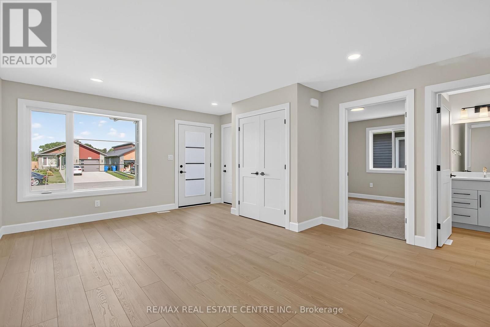 93 MOONSTONE CRESCENT