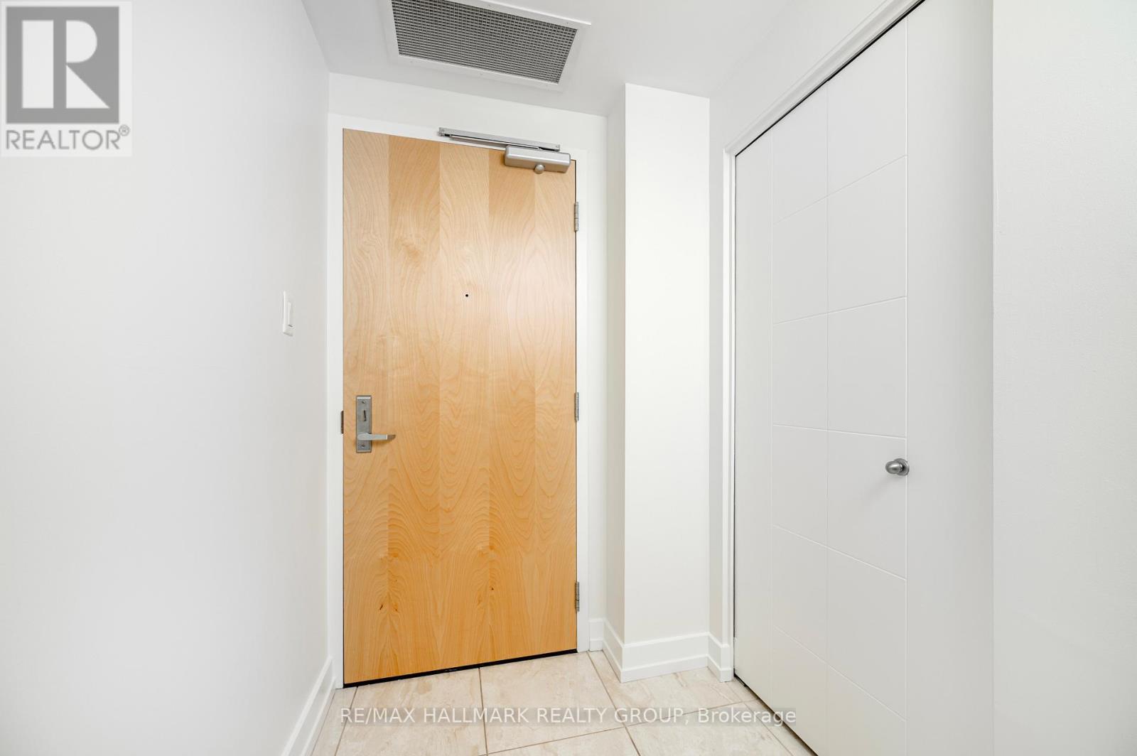 1904 - 179 METCALFE STREET