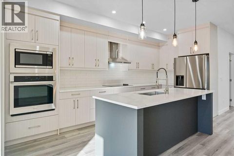 2217 42 Street SE Calgary AB T2B1G4