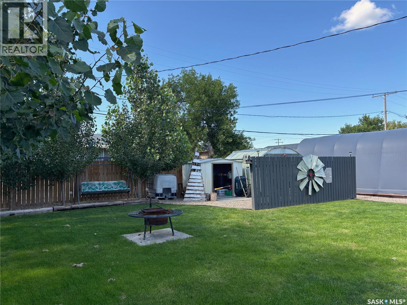 305 1st STREET N