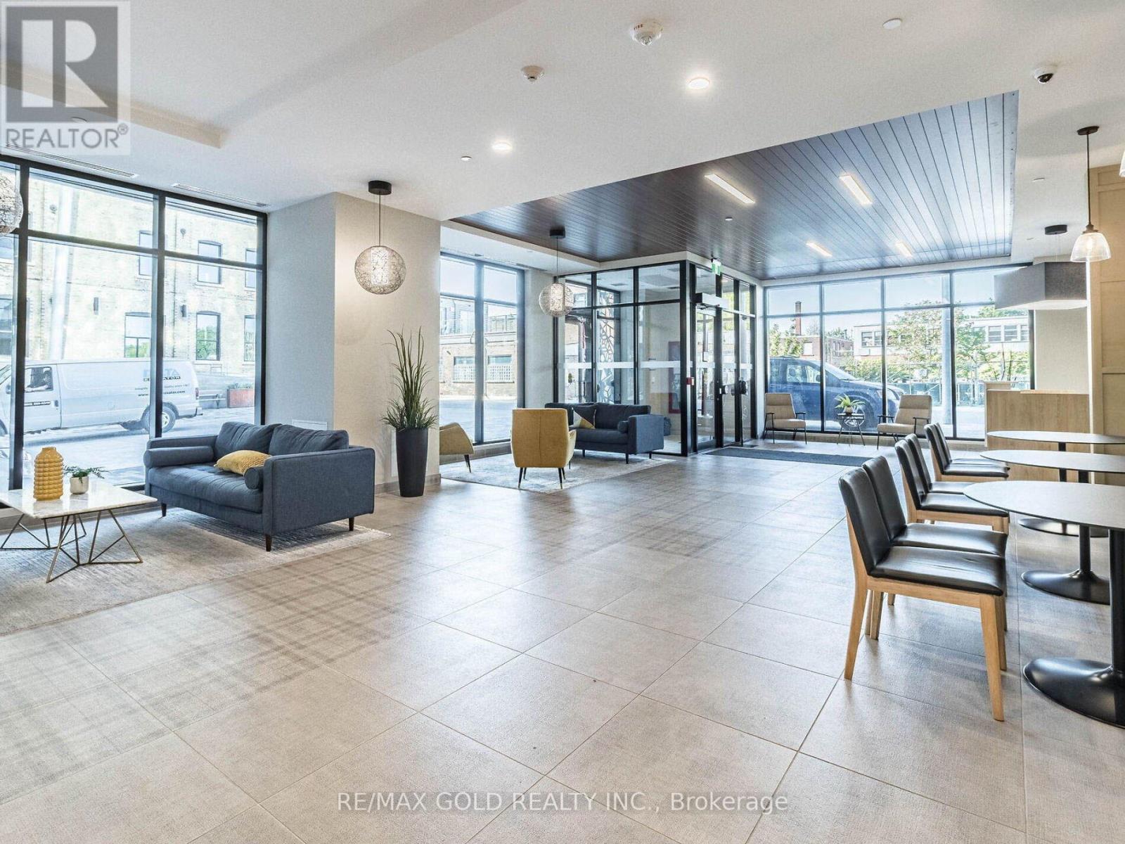 1011 - 108 GARMENT STREET