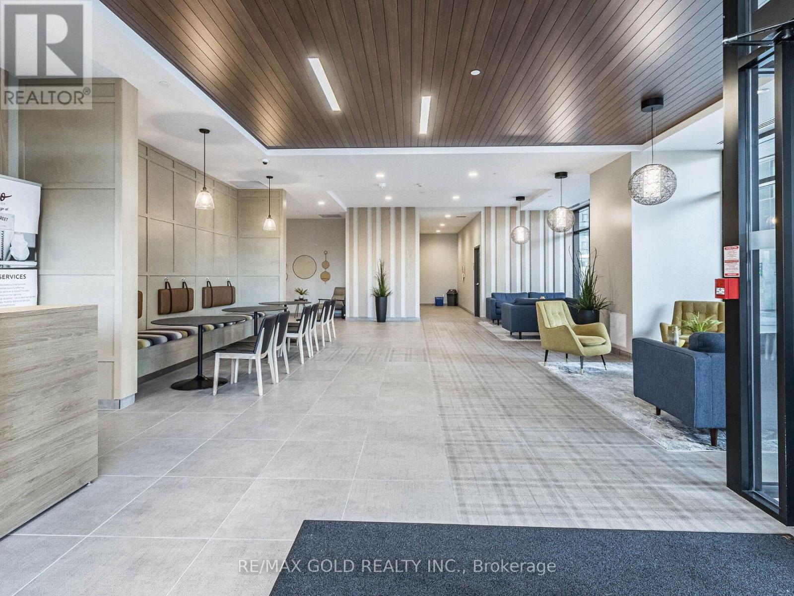 1011 - 108 GARMENT STREET