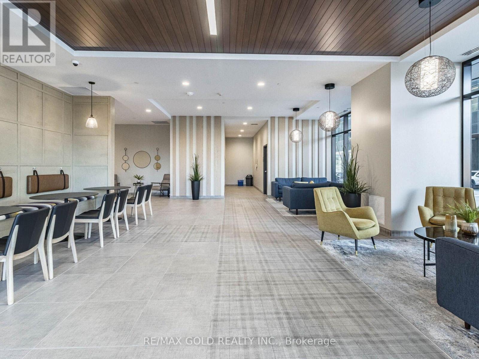 1011 - 108 GARMENT STREET