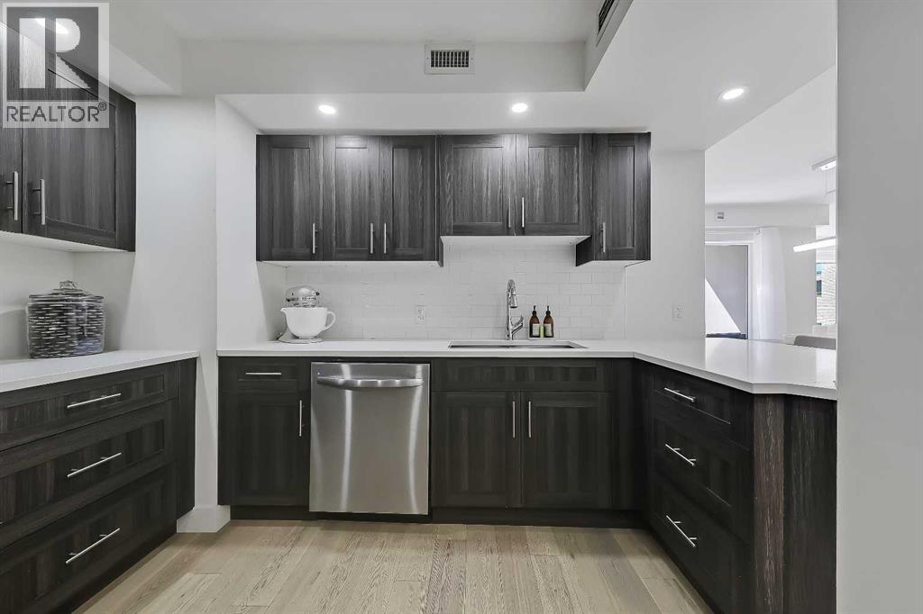 902, 200 La Caille Place SW