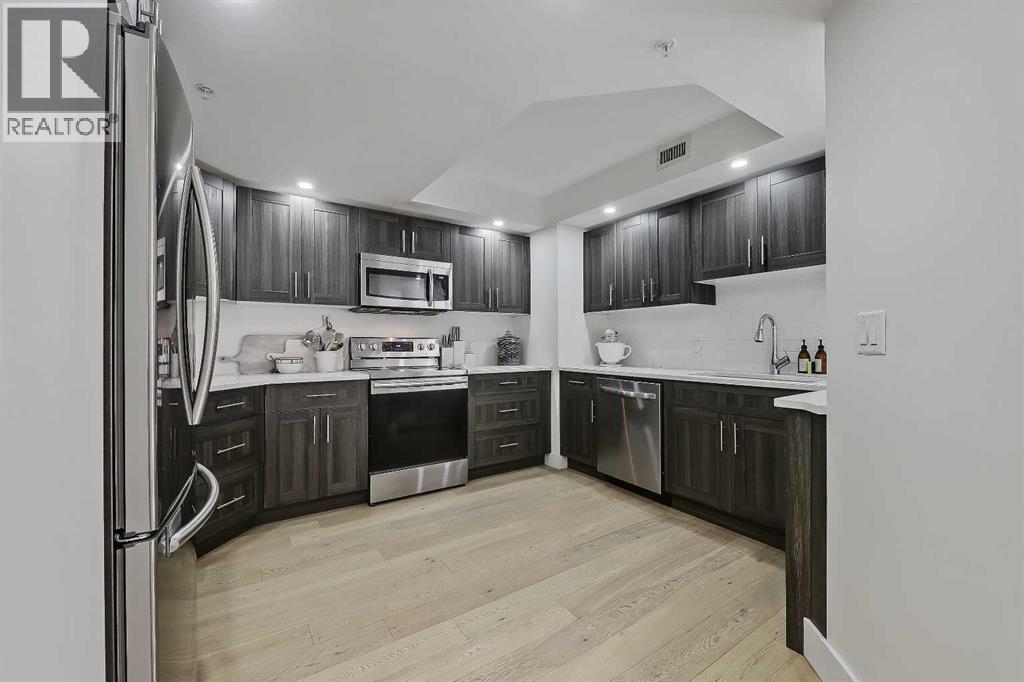 902, 200 La Caille Place SW