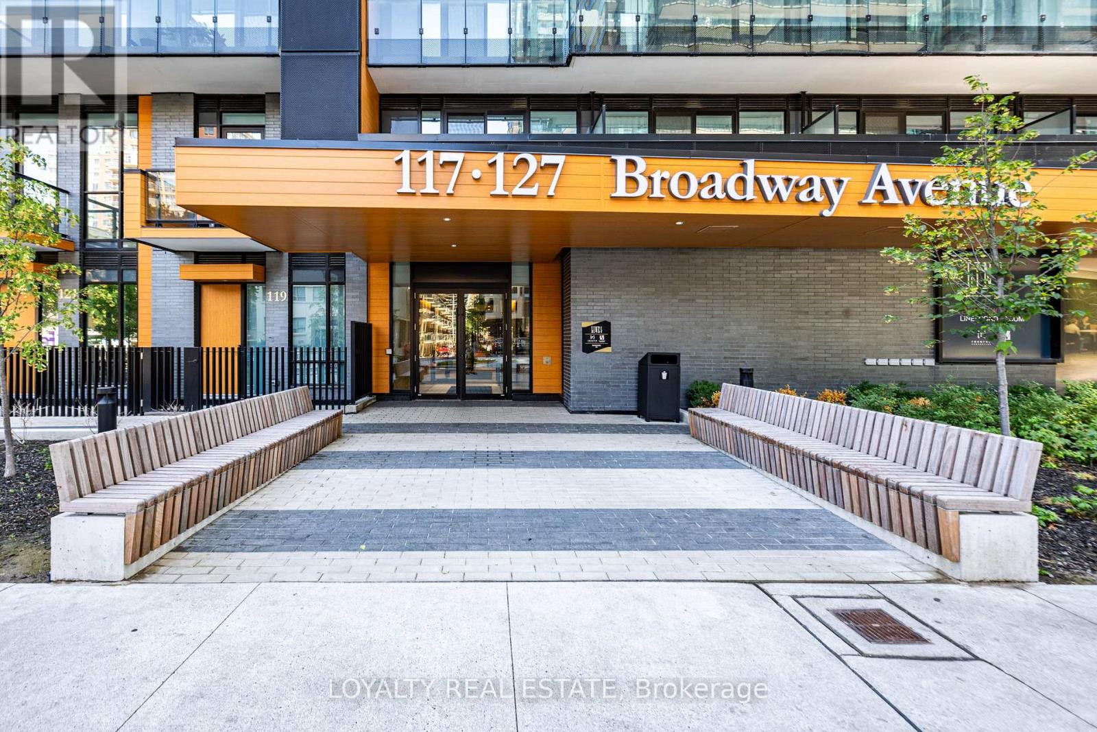 211 - 117 BROADWAY AVENUE