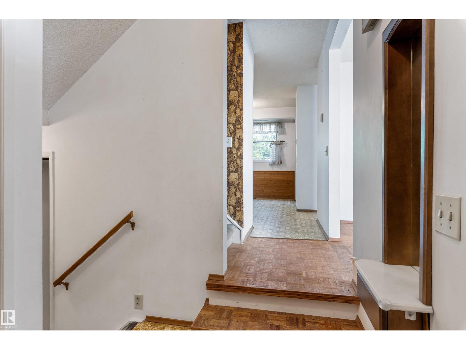 17912 77 AV NW