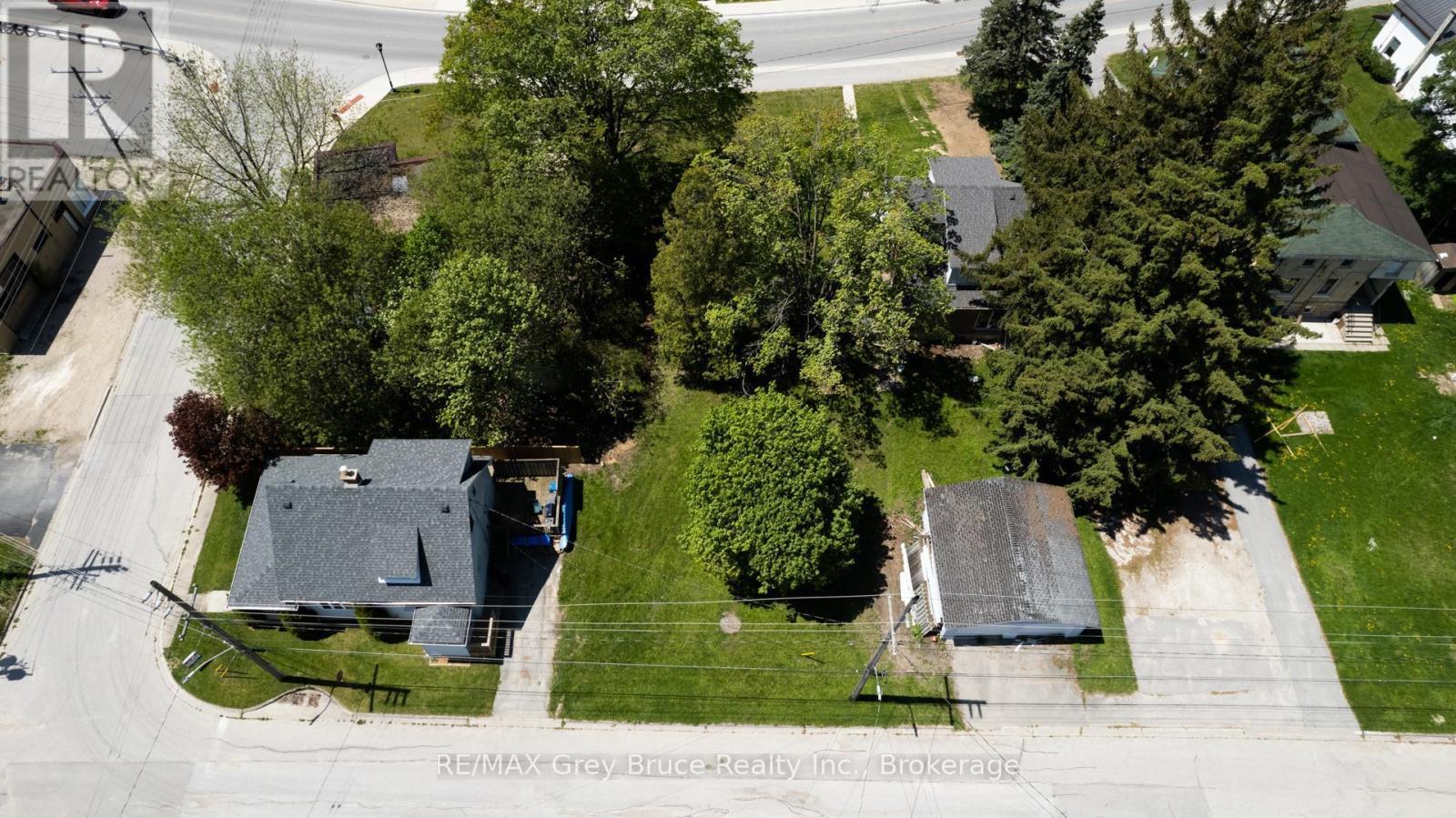 37 1ST AVENUE N