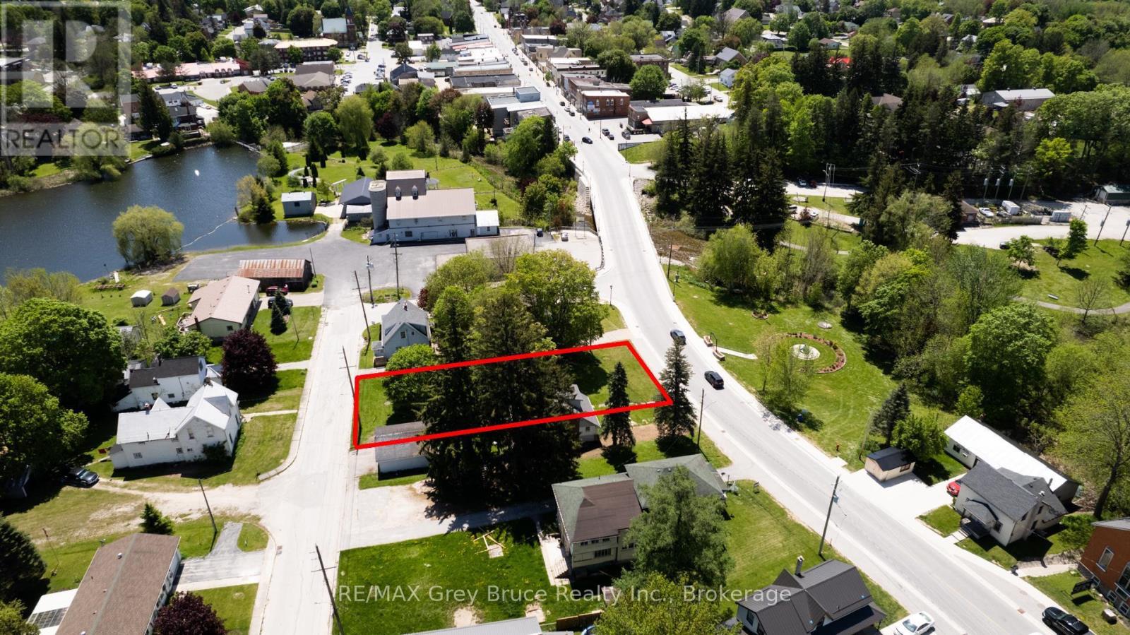 37 1ST AVENUE N