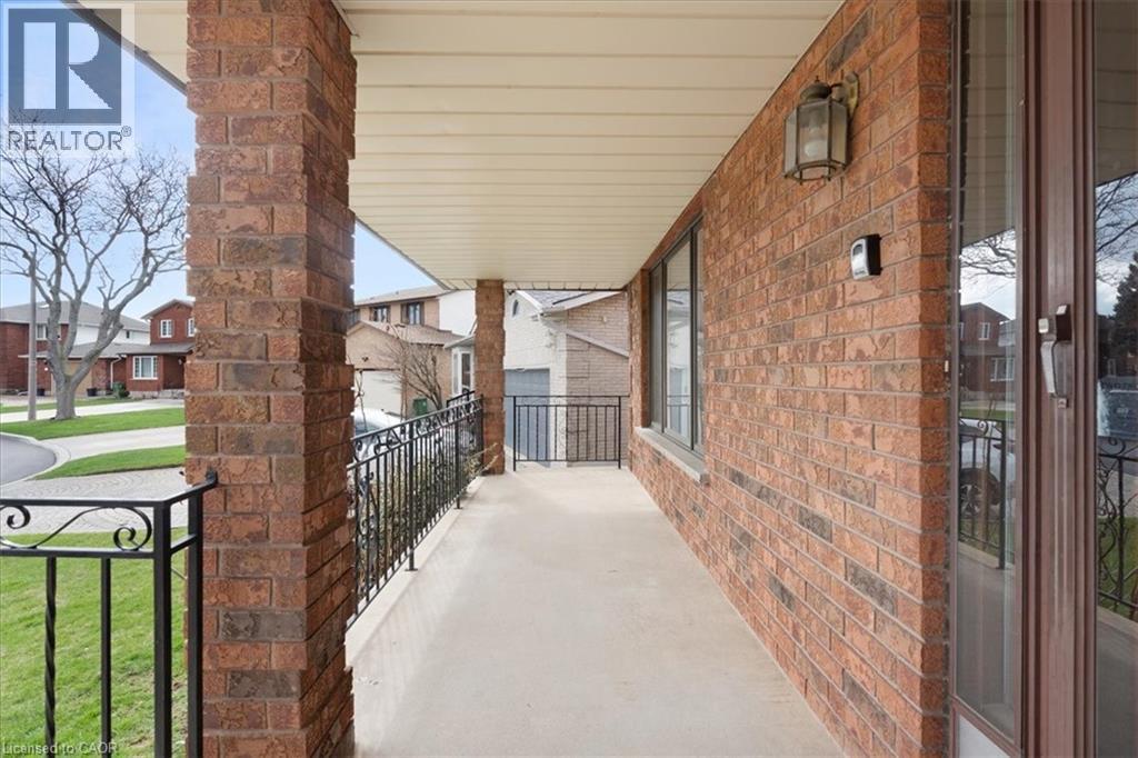 18 MARCEL Place
