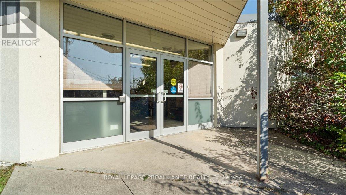 27 DOXSEE AVENUE N