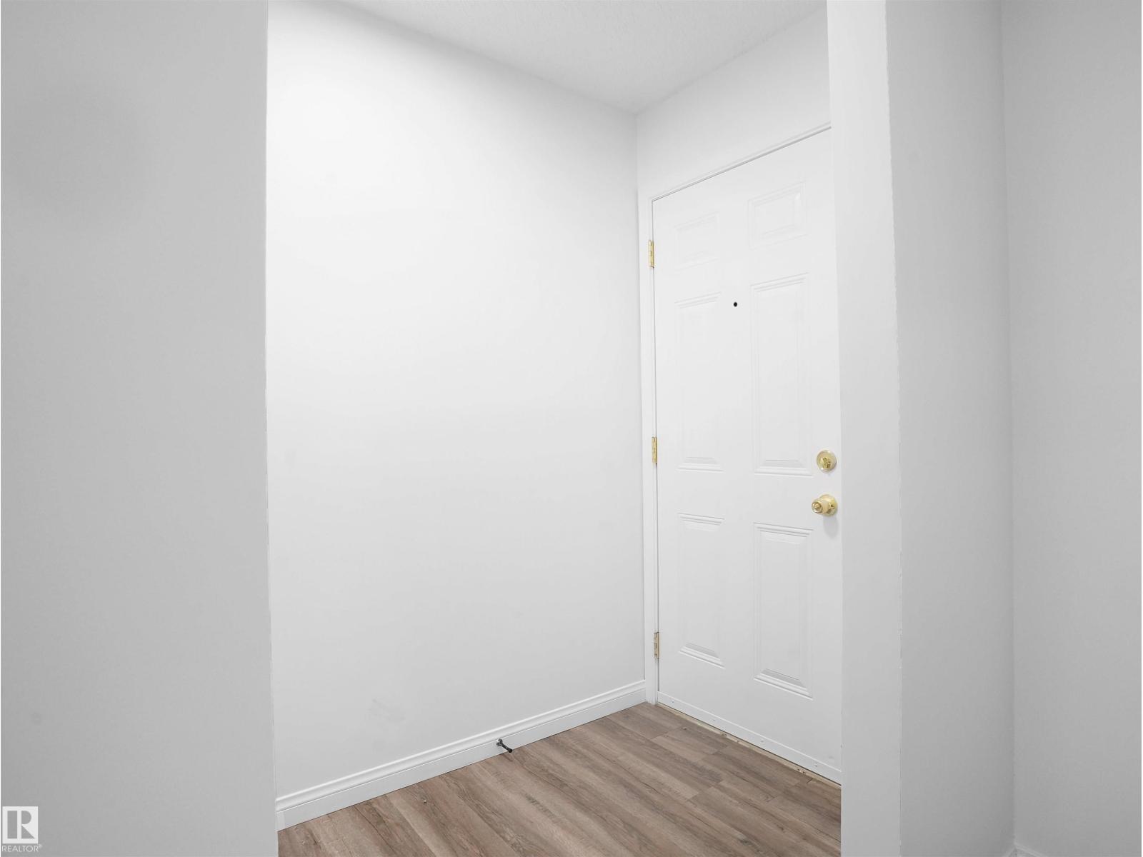 #54 13833 30 ST NW