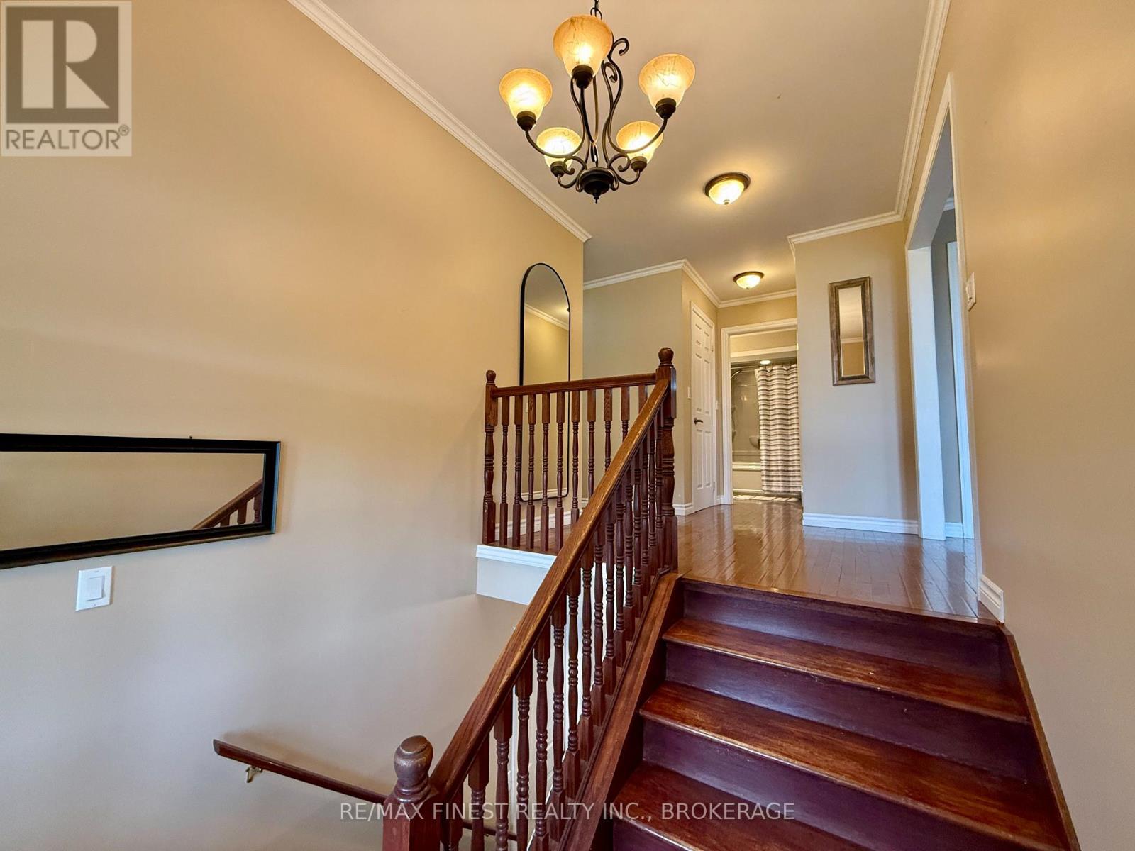 812 PALACE ROAD