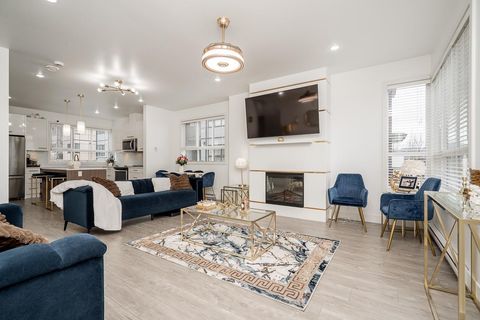 8 1938 NORTH PARALLEL ROAD Abbotsford BC V3G0H1