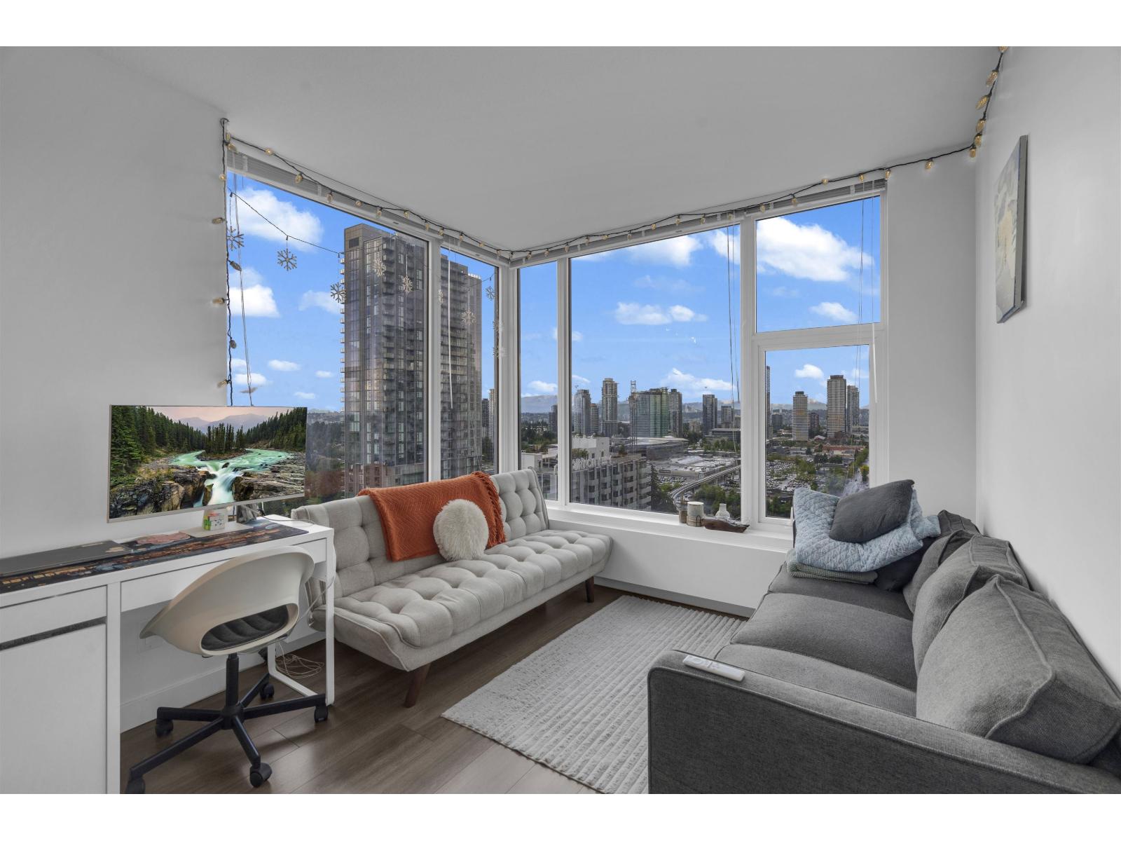 2704 13615 FRASER HIGHWAY