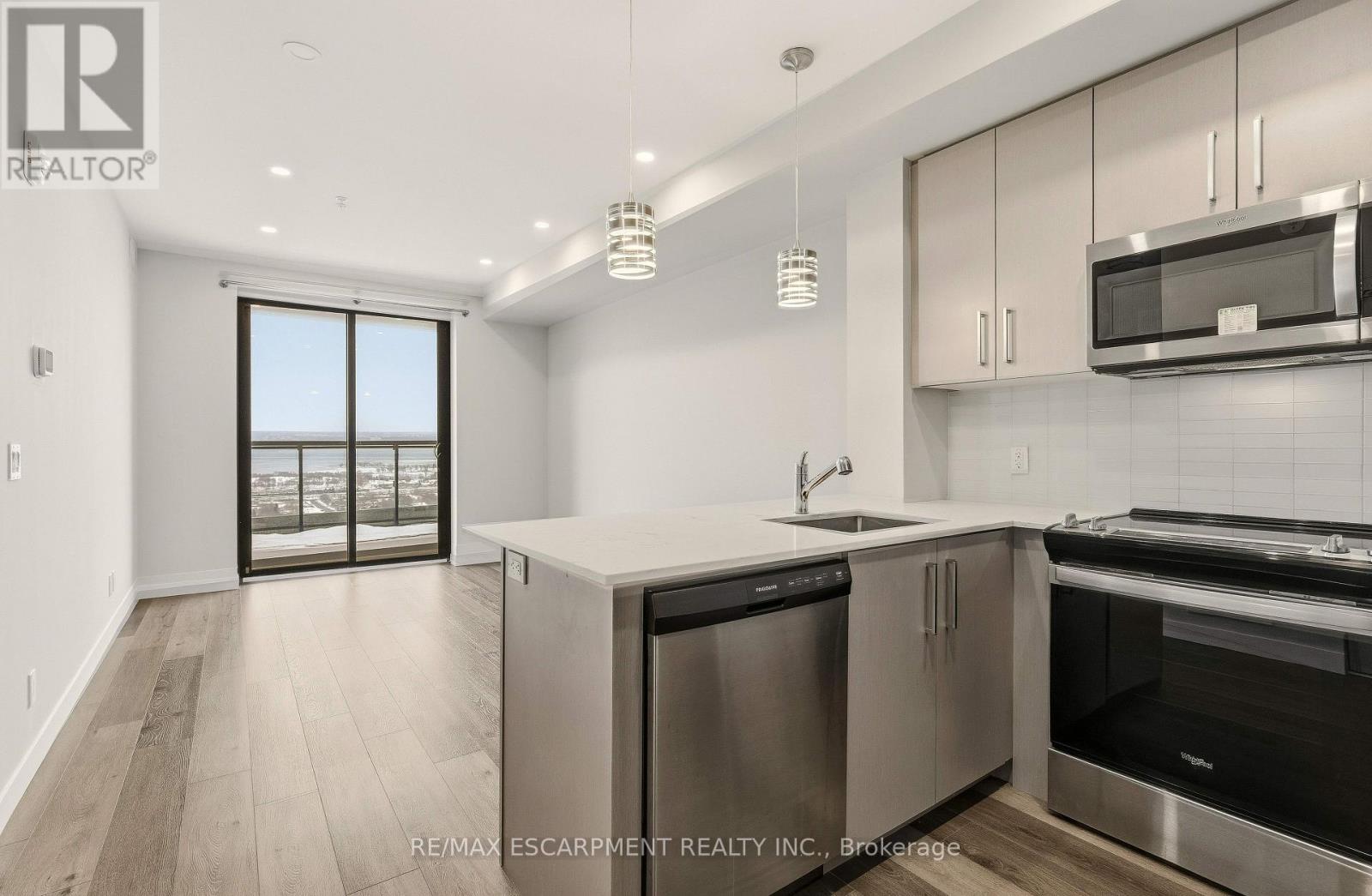 2308 - 15 QUEEN STREET