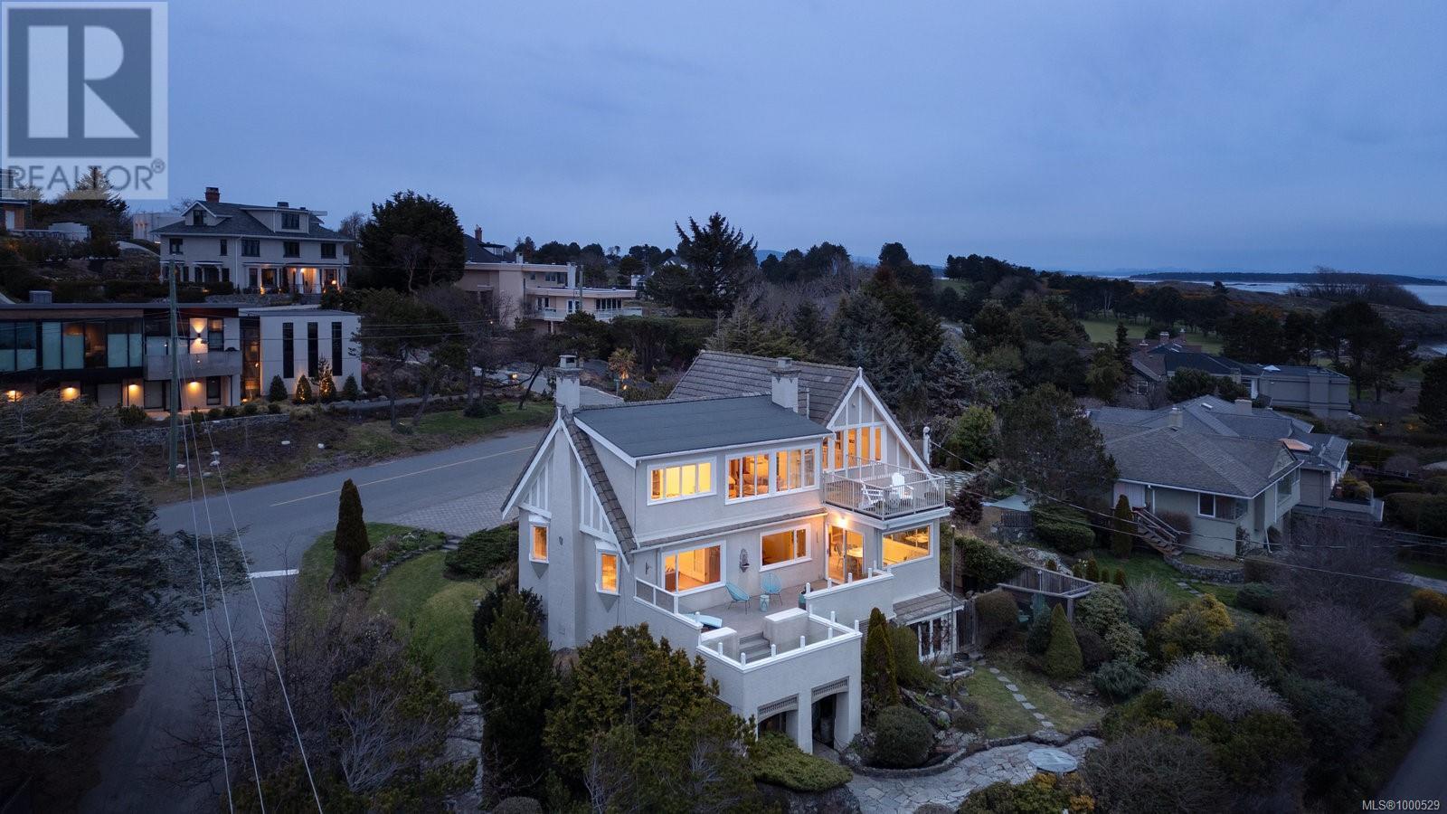 637 Beach Dr